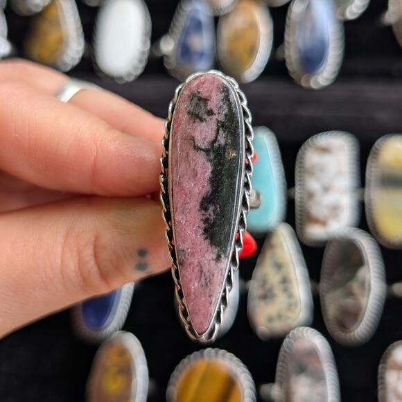 Vintage Jewelry - Pink Black Swirl Boho Statement Ring Sterling Silver Vintage Southwest Size 8.75